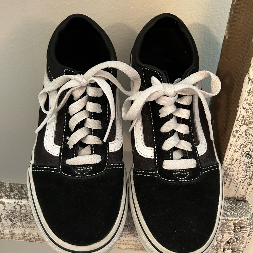 Kids Old Skool Vans YOUTH Size 3 Black/White